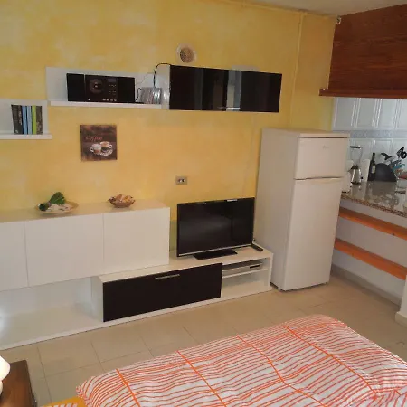 Studio In Parque Santiago 2 With Heated Pool, Only 100 M To The Beach شقة